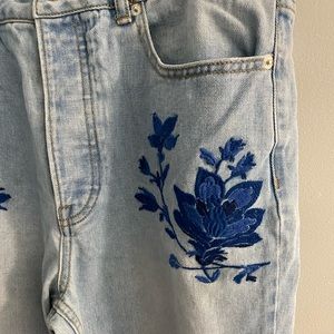 Forever 21 Straight Leg Blue Flower Print Jeans. Size- 30